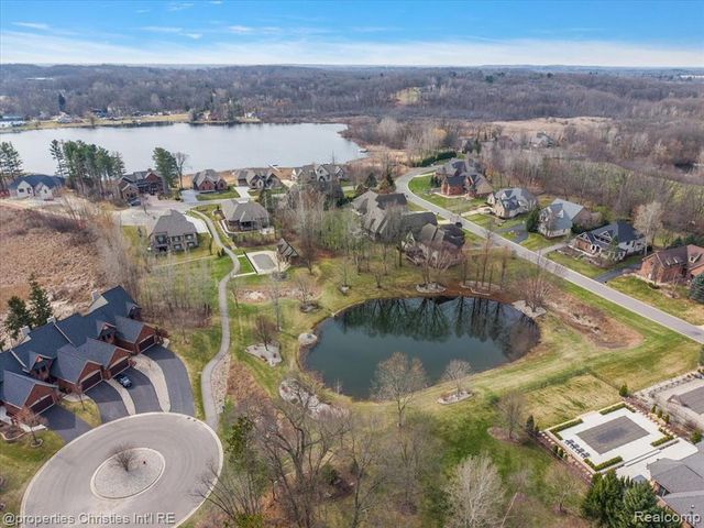 9834 Nature Valley Drive, Brighton, MI 48114