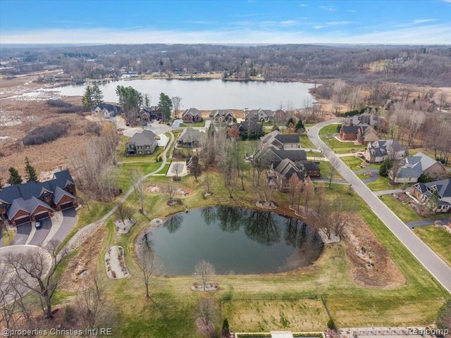 9834 Nature Valley Drive, Brighton, MI 48114