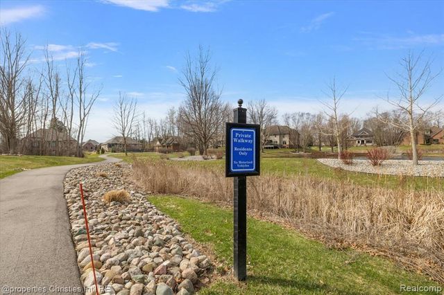 9834 Nature Valley Drive, Brighton, MI 48114