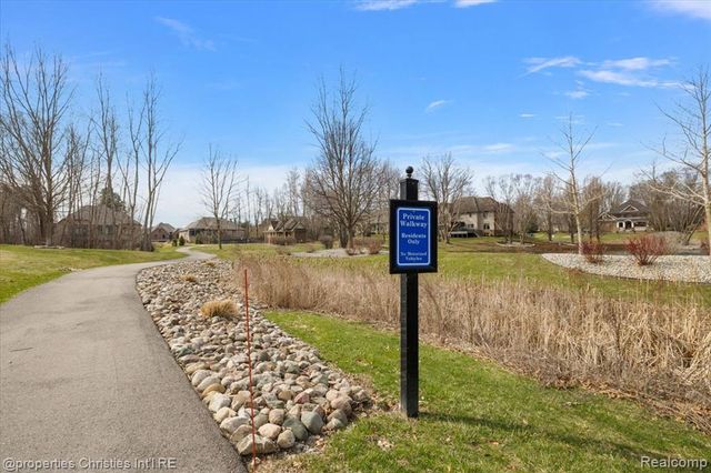 9834 Nature Valley Drive, Brighton, MI 48114