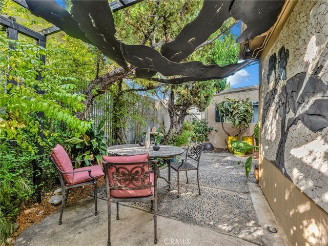 6033 Fulcher, North Hollywood, CA 91606