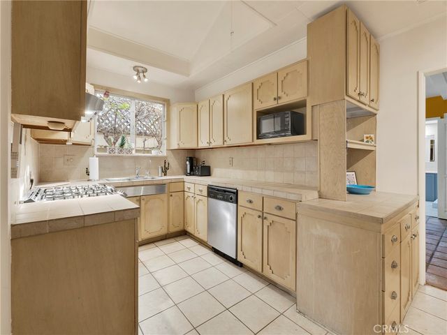 6033 Fulcher, North Hollywood, CA 91606