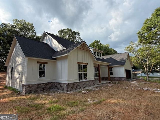 207 Walton Street, Loganville, GA 30052