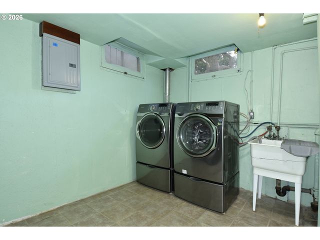 8411 Se BROOKLYN St, Portland, OR 97266