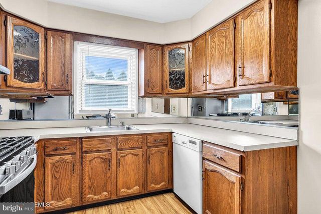 50 OAKFIELD RD, Toms River, NJ 08757