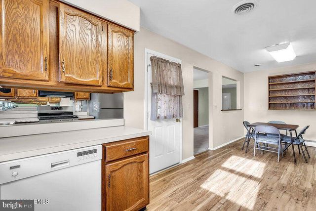 50 OAKFIELD RD, Toms River, NJ 08757