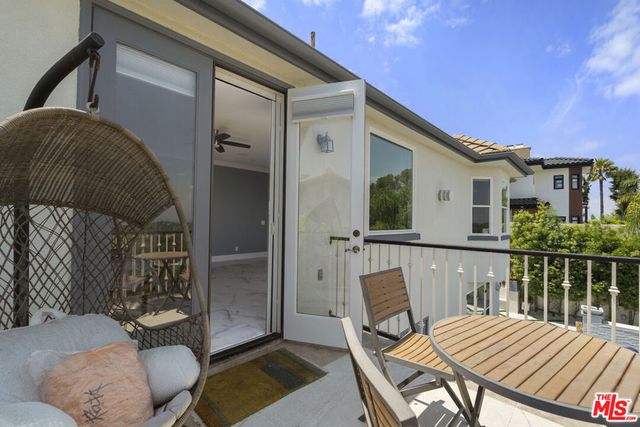 21615 Medina Estates Drive, Woodland Hills, CA 91364