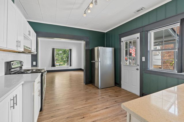 242 S Broadway St, Tekoa, WA 99033