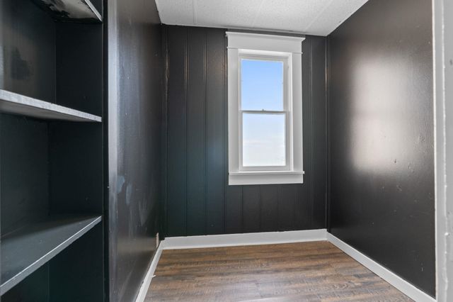 242 S Broadway St, Tekoa, WA 99033