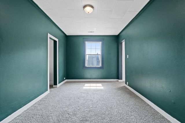 242 S Broadway St, Tekoa, WA 99033