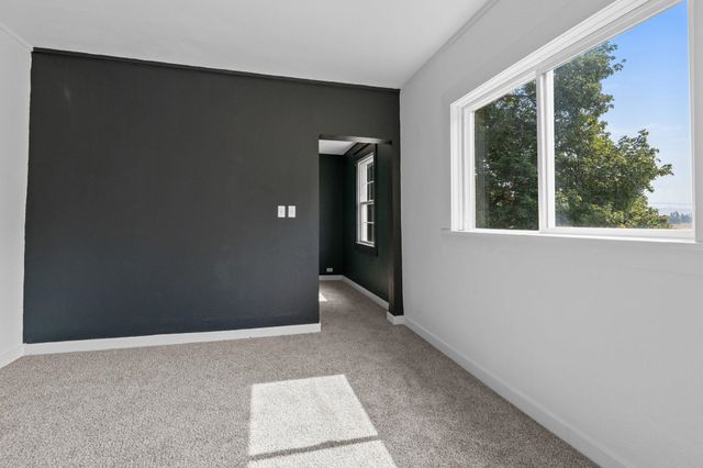 242 S Broadway St, Tekoa, WA 99033