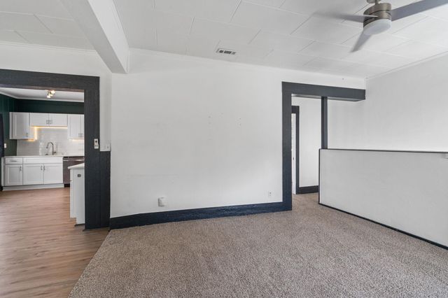 242 S Broadway St, Tekoa, WA 99033