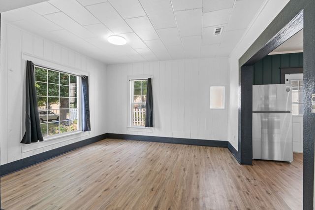 242 S Broadway St, Tekoa, WA 99033