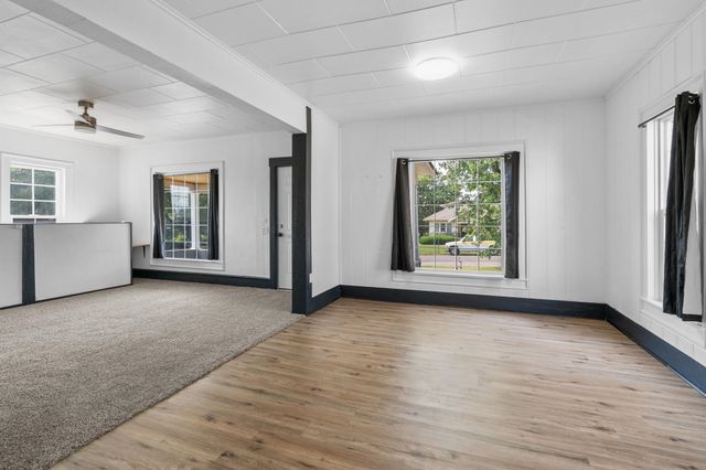 242 S Broadway St, Tekoa, WA 99033