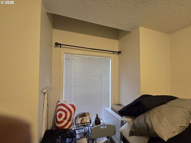 18928 HIGHLAND Dr, Oregon City, OR 97045