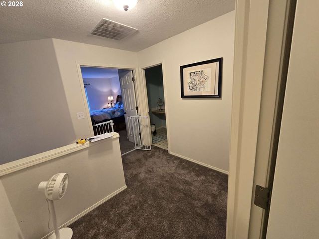 18928 HIGHLAND Dr, Oregon City, OR 97045