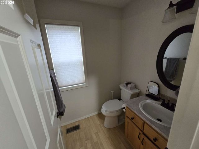 18928 HIGHLAND Dr, Oregon City, OR 97045