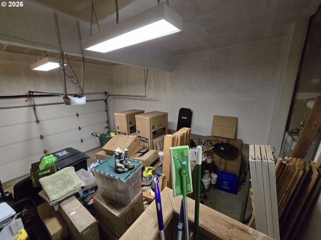 18928 HIGHLAND Dr, Oregon City, OR 97045