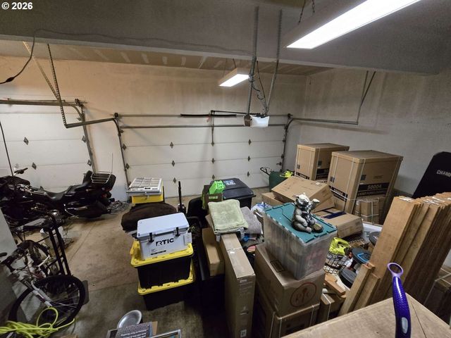 18928 HIGHLAND Dr, Oregon City, OR 97045