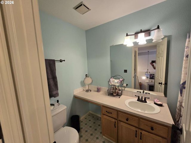 18928 HIGHLAND Dr, Oregon City, OR 97045