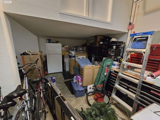 18928 HIGHLAND Dr, Oregon City, OR 97045