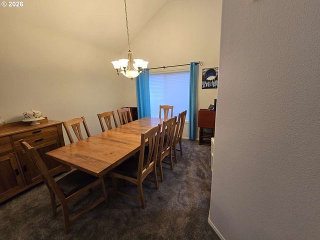 18928 HIGHLAND Dr, Oregon City, OR 97045