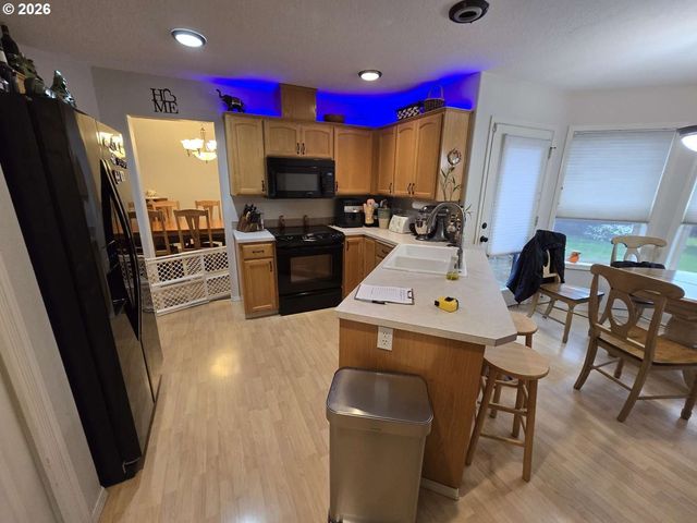 18928 HIGHLAND Dr, Oregon City, OR 97045