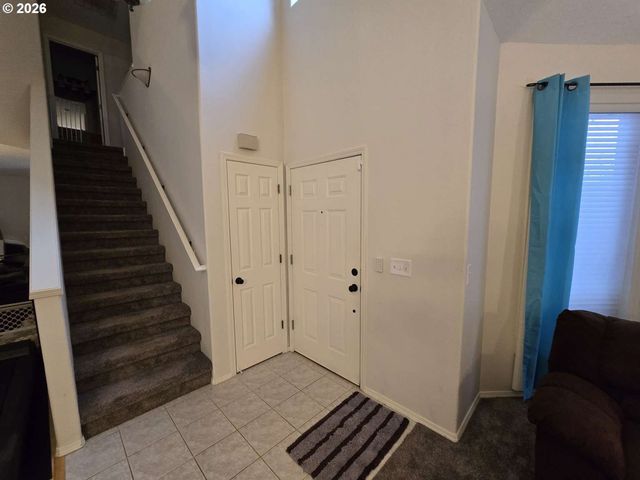 18928 HIGHLAND Dr, Oregon City, OR 97045