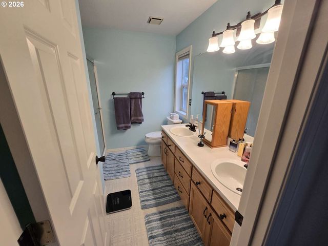 18928 HIGHLAND Dr, Oregon City, OR 97045