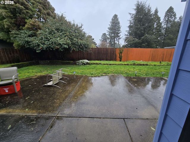 18928 HIGHLAND Dr, Oregon City, OR 97045