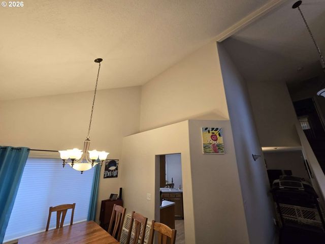 18928 HIGHLAND Dr, Oregon City, OR 97045