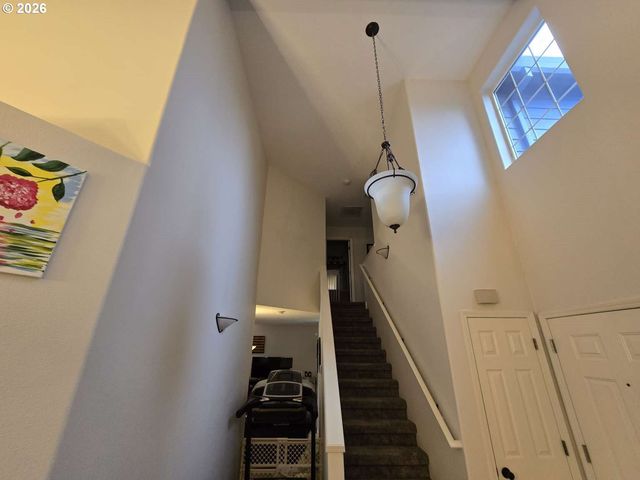 18928 HIGHLAND Dr, Oregon City, OR 97045