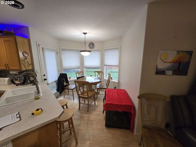 18928 HIGHLAND Dr, Oregon City, OR 97045