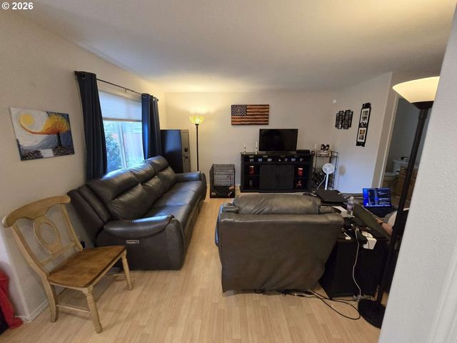 18928 HIGHLAND Dr, Oregon City, OR 97045