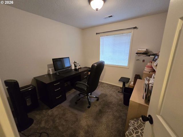 18928 HIGHLAND Dr, Oregon City, OR 97045