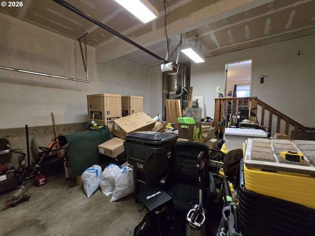 18928 HIGHLAND Dr, Oregon City, OR 97045