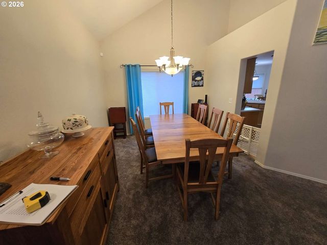 18928 HIGHLAND Dr, Oregon City, OR 97045