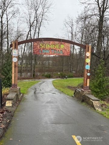 611 McKinnon Avenue, Sumner, WA 98390