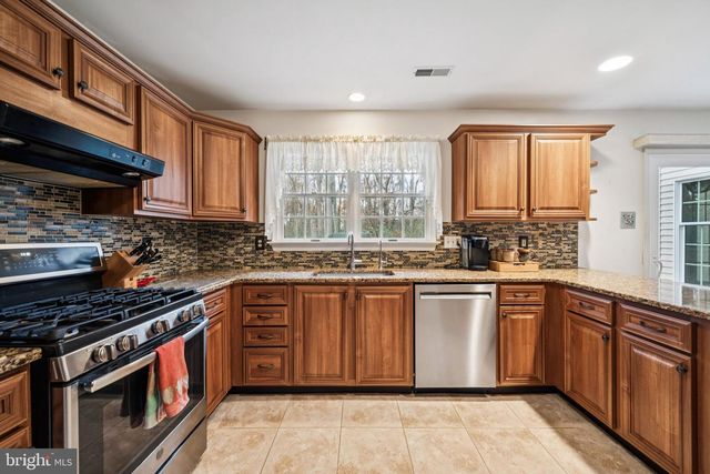 32 CONSTITUTION DR, Southampton, NJ 08088