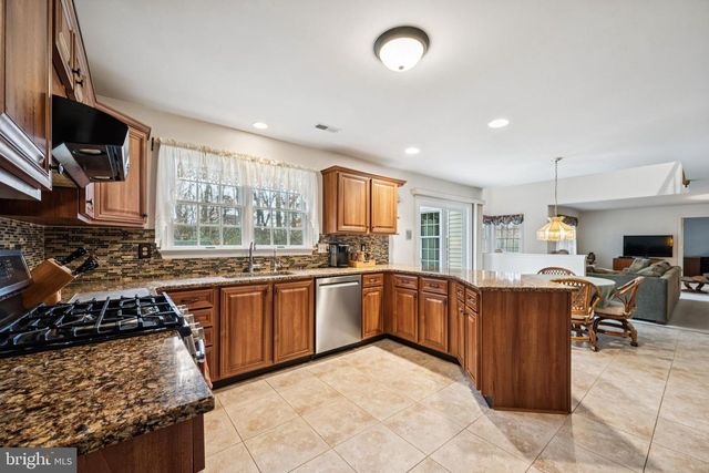 32 CONSTITUTION DR, Southampton, NJ 08088