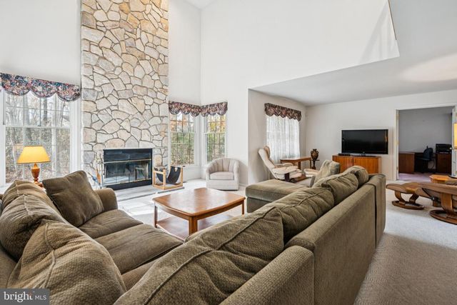 32 CONSTITUTION DR, Southampton, NJ 08088