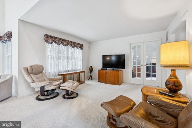 32 CONSTITUTION DR, Southampton, NJ 08088