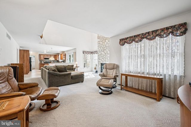 32 CONSTITUTION DR, Southampton, NJ 08088