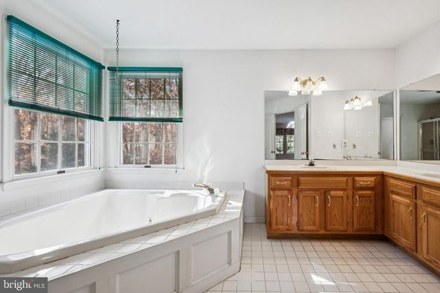 32 CONSTITUTION DR, Southampton, NJ 08088