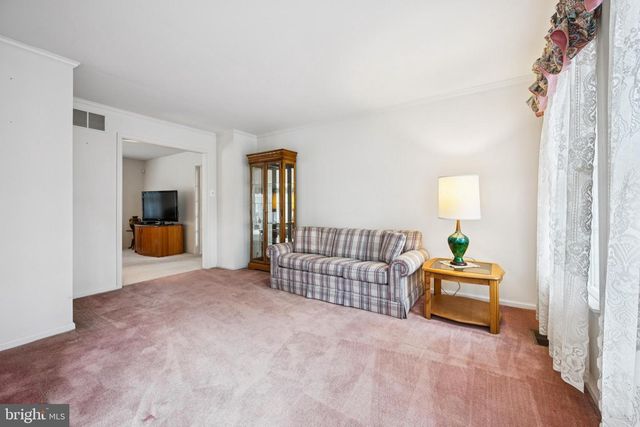 32 CONSTITUTION DR, Southampton, NJ 08088