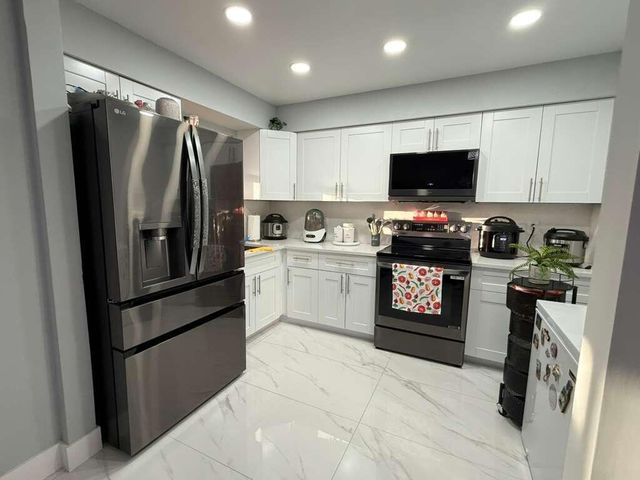 2403 Seaside Drive, Greenacres, FL 33463