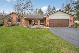341 Ridgewood Road, Oakland Charter Township, MI 48306