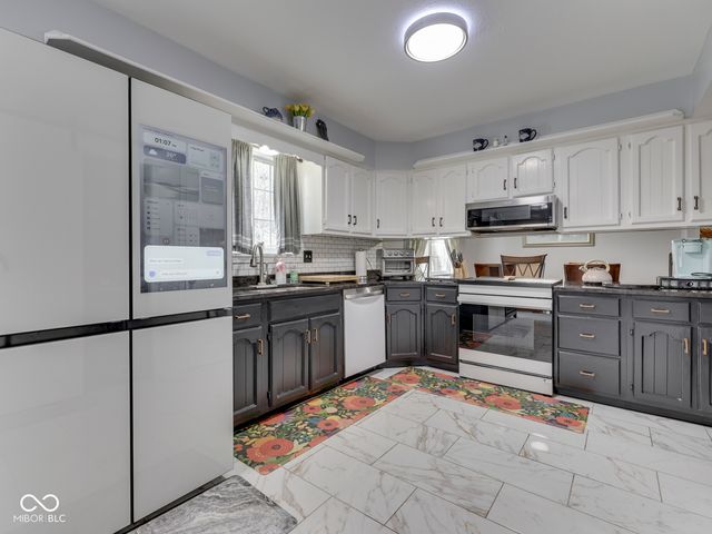 9119 Electric Court, Indianapolis, IN 46260