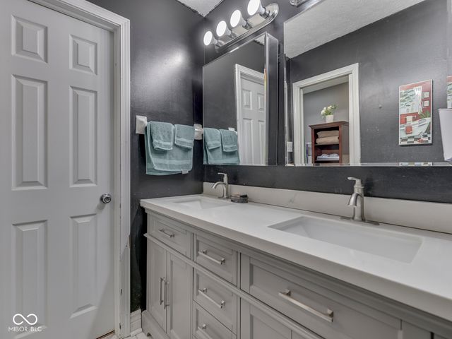 9119 Electric Court, Indianapolis, IN 46260