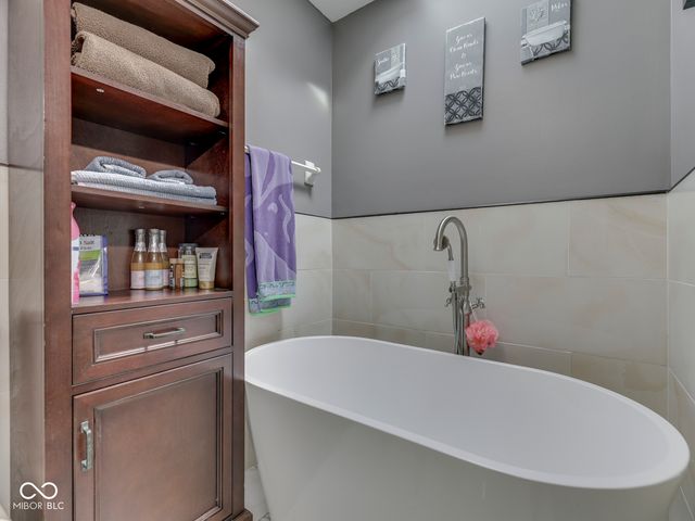 9119 Electric Court, Indianapolis, IN 46260